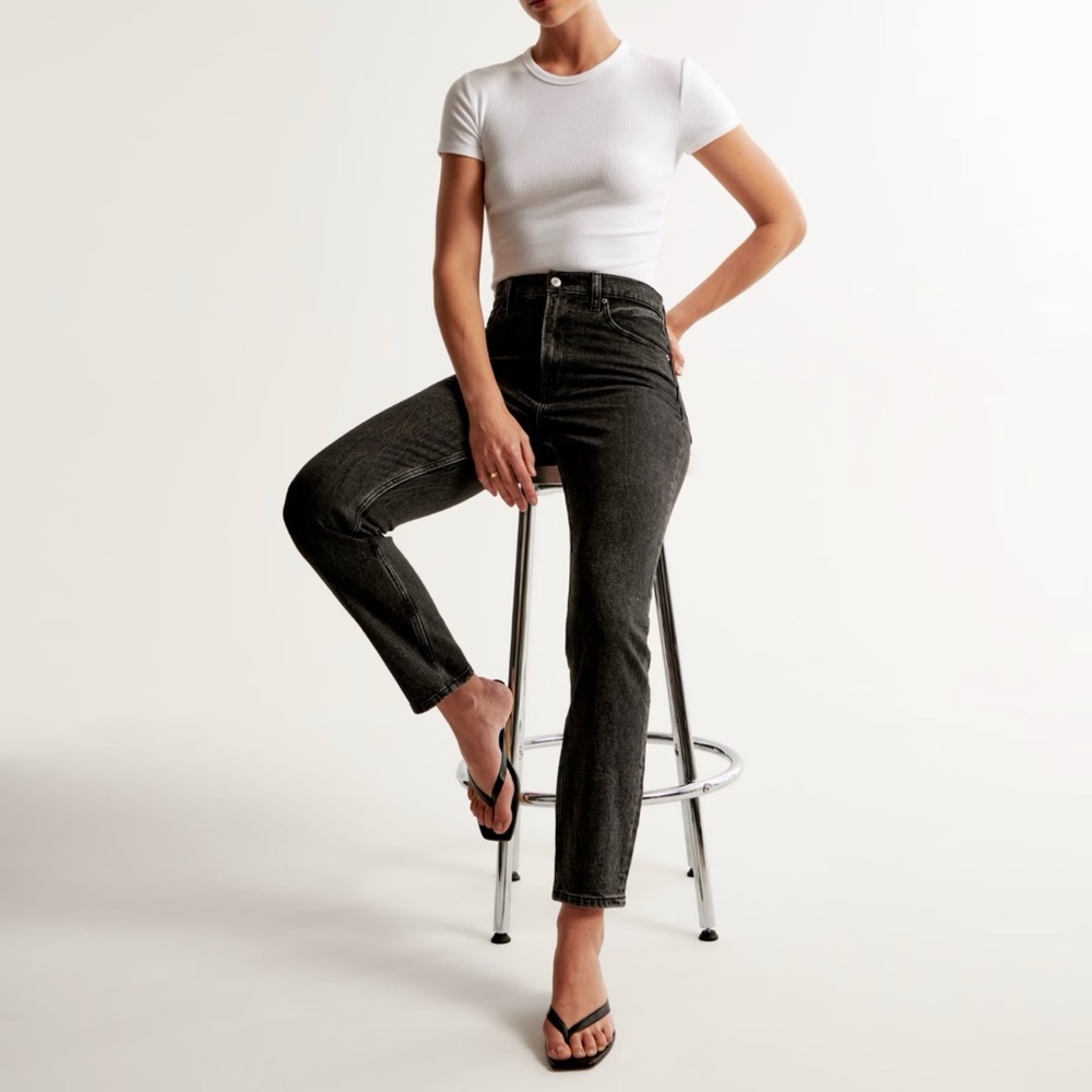 A&F High Rise Mom Jeans - Picture 2 of 5